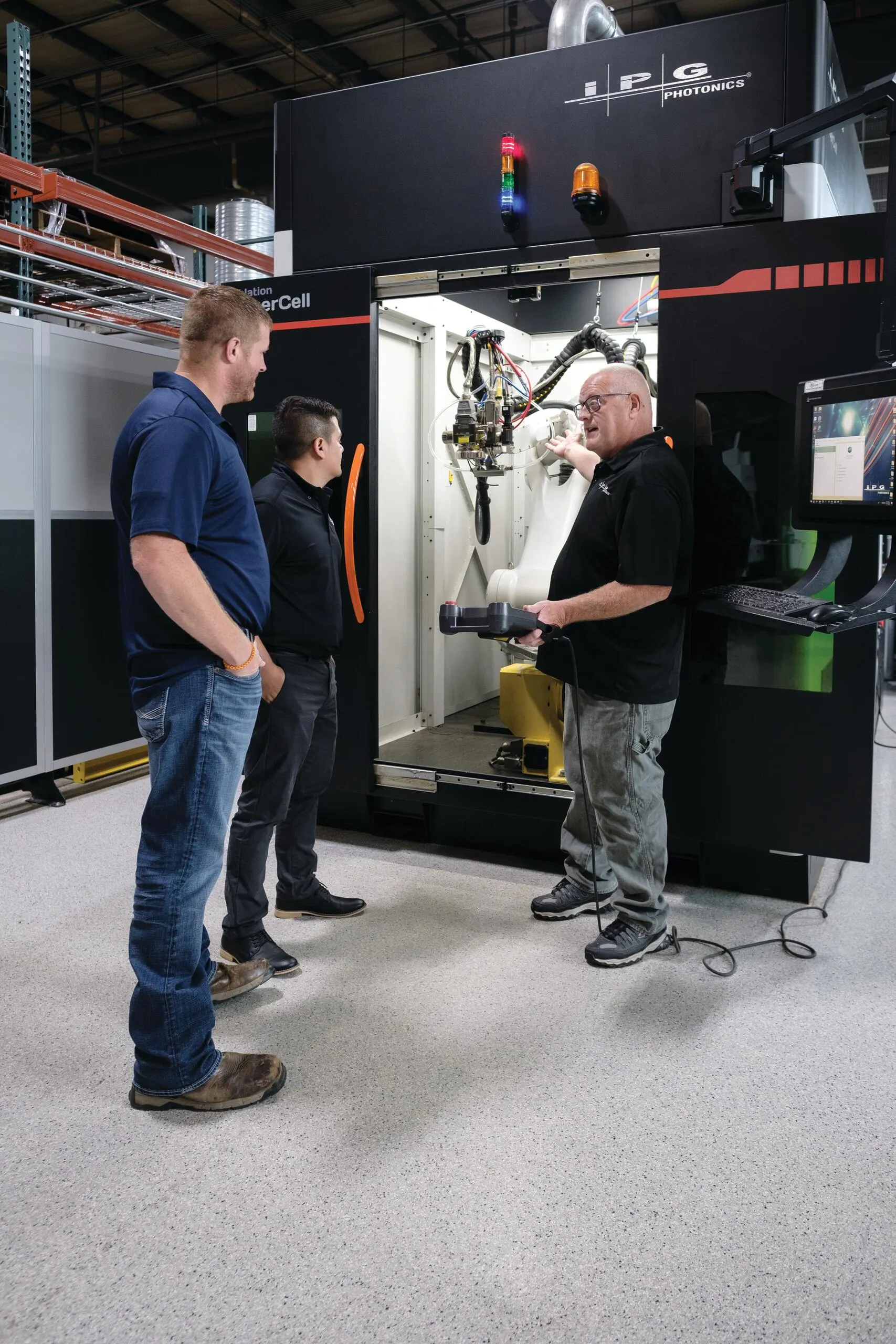 IPG LaserCell mit Besuchern